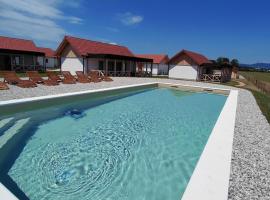 Resort Village Majer - Apartments, Glamping - Slovenia, khách sạn ở Gradac