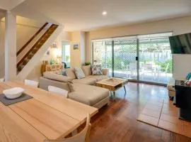 Beachside Villa Retreat - Resort Style Quindalup