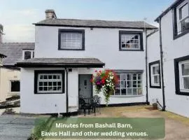 Bowland Breaks - Cobble View Cottage Cosy Retreat, Parking, Near Wedding Venues, Village Location with 3 great pubs