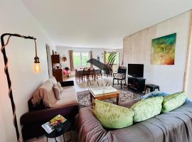 ChaviD 17 - Spacieuse maison avec jardin, хотел в Échillais