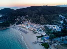 Trypiti Resort Blue Dream Palace and Hive Water Park, hôtel à Limenaria