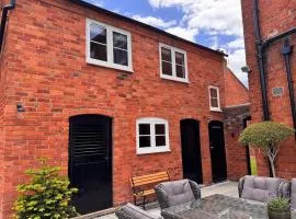 The Old Coach House - A beautifully renovated detached coach house in the centre of Astwood Bank