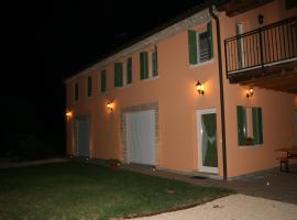 Boschetto di Campagna, hotel v destinaci Castagnole