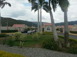 Caymanas Estate House, hotel di Portmore