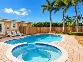 Deluxe Home Heated Pool & Jetted Tub near Beach