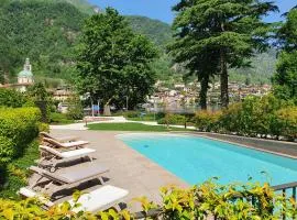 Riva Pool & Lake