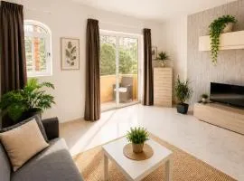 Arzella Apartments Xlendi, Premium 2BR, Bus Stop & Market Opposite