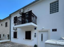 Marijana Bol Apartments, hotel sa Bol