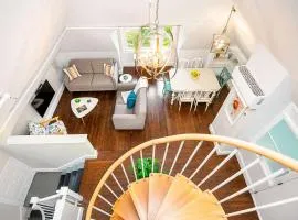 Jennifer's Unique Loft Near Brown 2 Parking Spots
