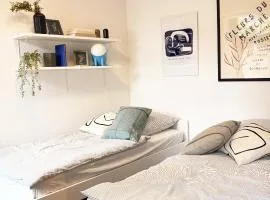 Modernes City Apartment Hockenheim Zentrum nahe Hockenheimring mit 2 Betten, WLAN & Kitchenette