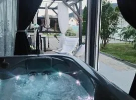 ForRest Spa Apartment - Private Jacuzzi & Sauna