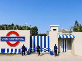 Grand Berkshire Hotel Peshawar, hotel v destinaci Péšávar