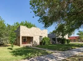 Walk to New Mexico Military Institute! Cozy Escape