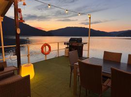 Casa pe lac Bicaz، فندق في بيكاز