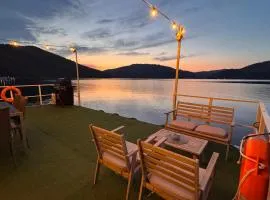 Casa pe lac Bicaz