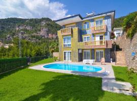Ambiance Delux Villa with a Private Pool and a View, hotel a Alanya