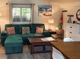 Avalon Cottage < Half-Mi to Beaches & Crescent Ave, hotel di Avalon