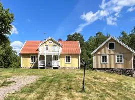 9 person holiday home in GULLABO