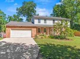 Spacious Edgewater Home Deck & Sleeps 10