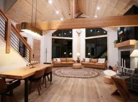 Luxury Mountain Family Retreat with Sauna near Zion & Bryce