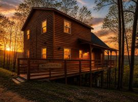 Mountain View Cabin with Hot Tub & Fire Pit, ξενοδοχείο σε Jasper