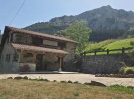 Caserio Solaguren Parque Natural Urkiola