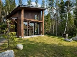 Peaceful Lake Chalet with Kayaks & BBQ & Fire Pit