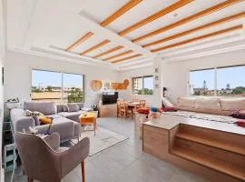 Coastal Escape - Appart chic, piscine & terrasse