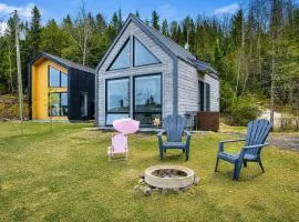 Lake Escape with Kayaks, BBQ, Fire Pit & Horses