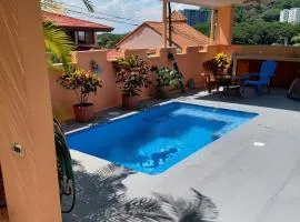 Casa Coral Punta Leona piscina privada a 500 m de playa Mantas 1200m de playa Blanca