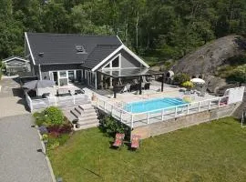 Modern house, 187 sqm with large terrace and pool