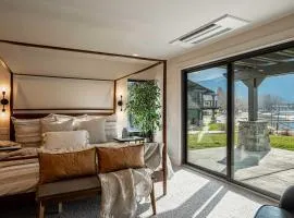 Designer Lakefront Condo C1 Wapato Point Chelan