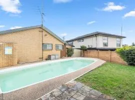 Kanahooka Lakeside with Pool & Family Escape