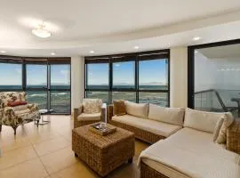 Luxury Ocean View 1203 with Workspace, AC & Beachfront Location