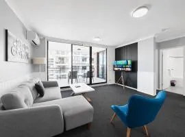 Modern 2-Bedroom Apartment 7mins to Paramatta Train Station
