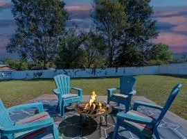 Renovated 6BR Near Grand Lake Fire Pit & Games