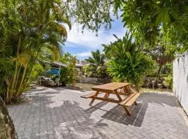 Moorea Mahana house with Private Canal to Lagoon