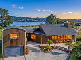 Ocean Breeze Family Haven - Pauanui Holiday Home