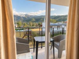 Suites Amplias y Comfortables - Con Balcon, Parquizado, Asador y Pileta, Hotel in Tafí del Valle