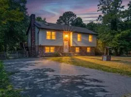 Lusby 5BD Family Home with Private Beach Access