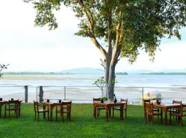 Yala Oga Reach Hotel, khách sạn ở Tissamaharama