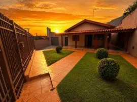Casa com varanda, muito espaço, com vaga e ar