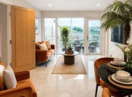 Skyline, Luxury 2BD Apartment, Free Parking