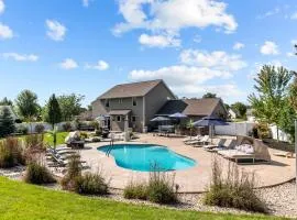 Sunny Days Await Seasonal Pool & Hot Tub Retreat
