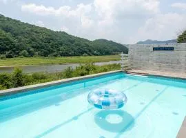 Hongcheon Around River Poolvilla Pension