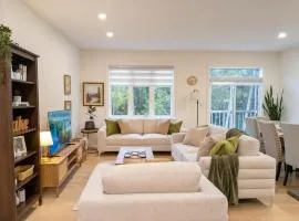 Bobcaygeon Bungalow, Near Lake, Sleeps 8