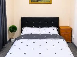 Modern Stylish Double Room with TV & Fast Wi-Fi