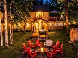 Haliburton Lakefront Escape with Hot Tub, Sauna, Fire Pit & BBQ