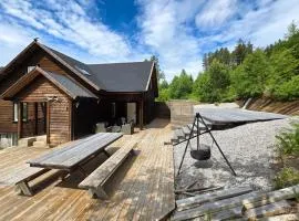 Stunning Home In Treungen