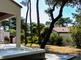 Villa Pinède 800m from Beach Private Jacuzzi Pine Forest Sleeps 8